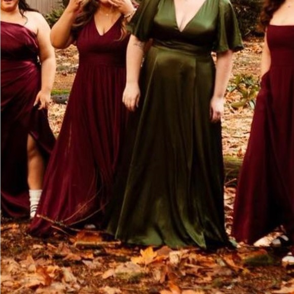 David’s bridal Flutter sleeve crisscross mesh Wine Bridesmaid Dress - Picture 6 of 6